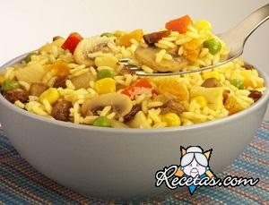 Ensalada de arroz con azafrán