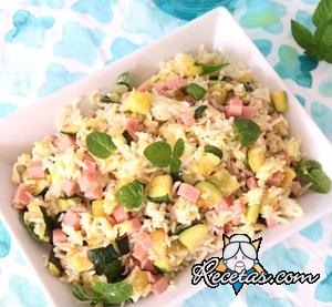 Ensalada de arroz con huevo, calabacín y jamón