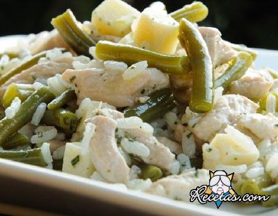 Ensalada de arroz, pavo y judías ver...