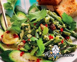 Ensalada de calabacín, judías verdes y habas