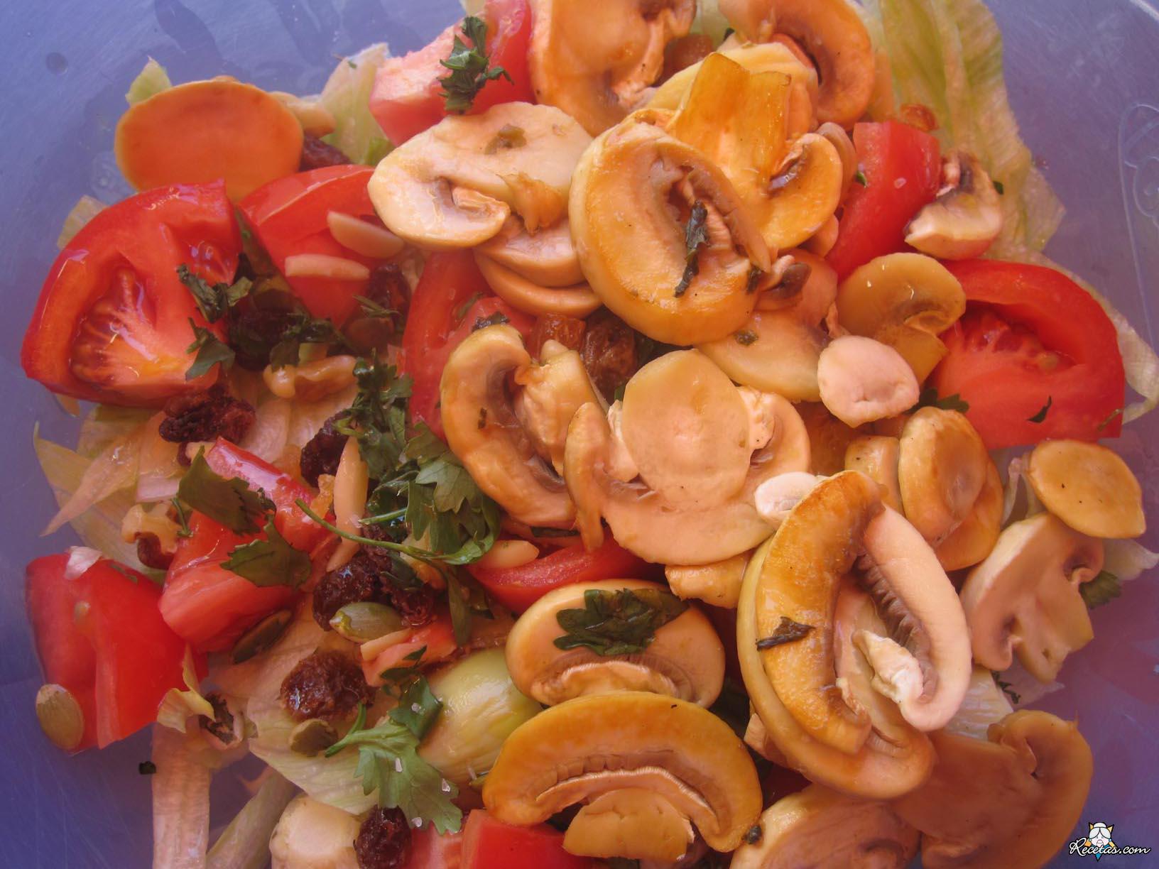 Ensalada de champiñones y tomate