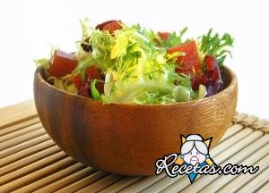 Ensalada de escarola, pimientos y fontina