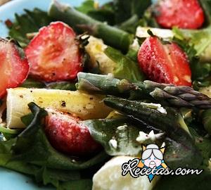 Ensalada de espárragos y fresas