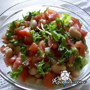 Ensalada de legumbres y tomates