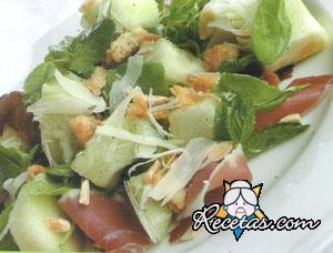 Ensalada de melón, jamón crudo y menta
