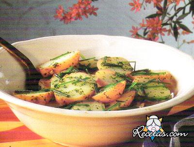 Ensalada de papas con mostaza al eneldo