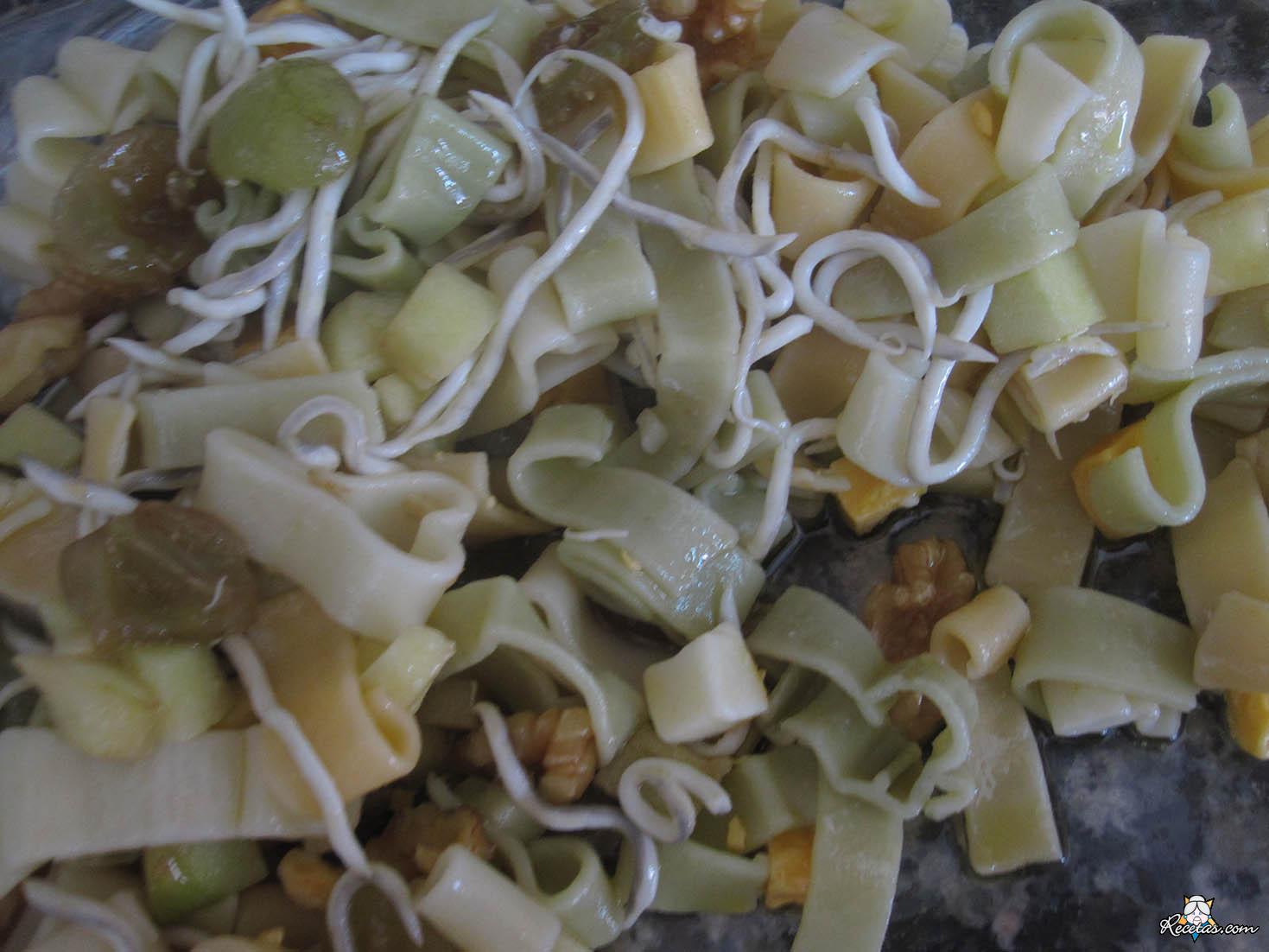 Ensalada de pasta con gulas