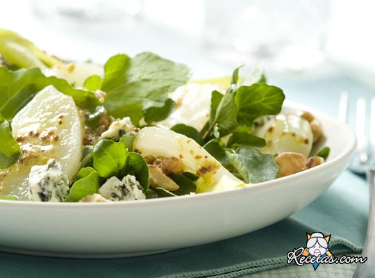 Ensalada de peras, rúcula y queso azul
