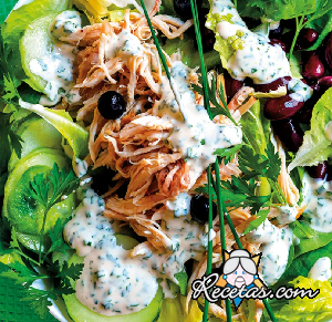 Ensalada de pollo con aderezo de yogur