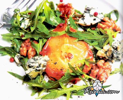 Ensalada de queso azul y rúcula