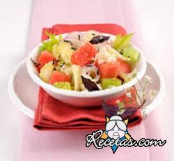 Ensalada de sandía con cebolla dulce y ricotta