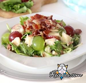 Ensalada de uvas y queso azul