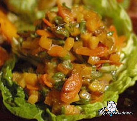 Ensalada de verduras asadas con salsa...