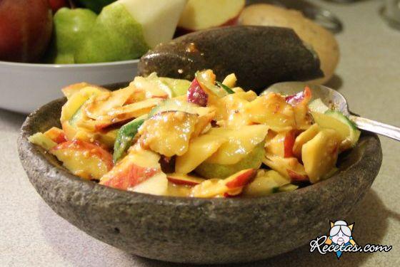 Ensalada indonesa frutas y verduras