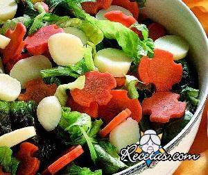 Ensalada mixta con salsa picante