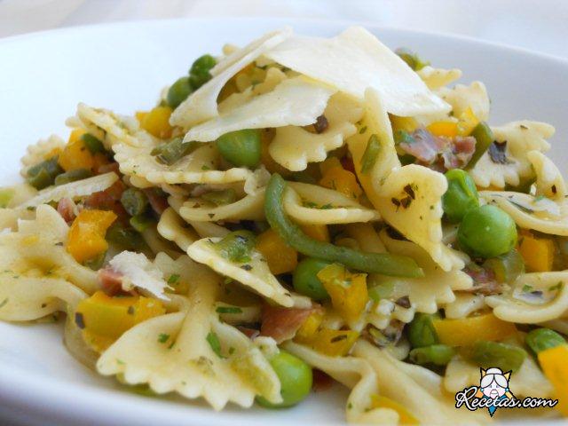 Ensalada primaveral de pasta