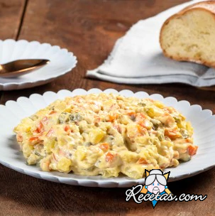 Ensalada rusa con salsa de atún