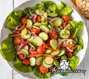 Ensalada veraniega con vinagreta de lima