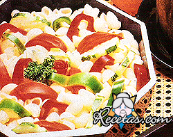 Ensalada de pasta seca con pepinos