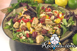 Ensalada de pollo, mango y espinaca