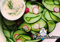 Ensalada de pepinos y rabanitos