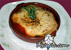 Escalopines de ternera con berenjena y tomate