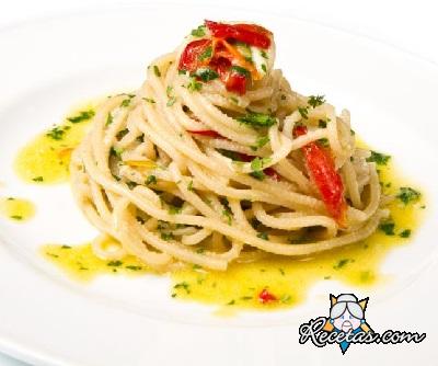 Espagueti con aceite, ajo y chile