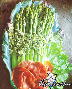 Espárragos con jamón en vinagreta