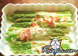 Espárragos al graten