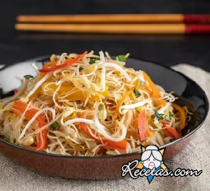 Fideos de arroz con verduras