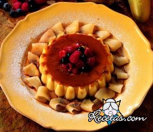 Flan al caramelo con frutas