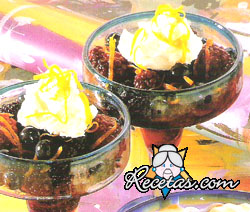 Frutas del bosque maceradas con mascarpone