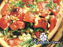 Cerdo con chauchas y tomate