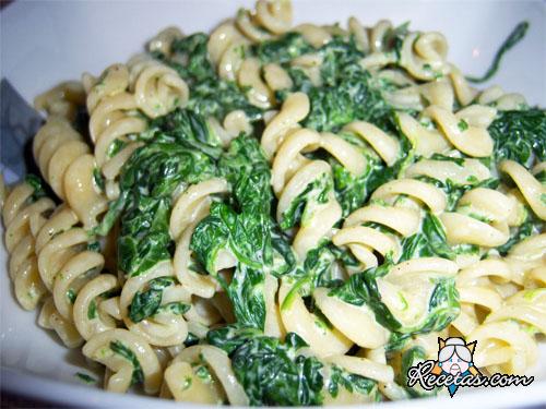 Fusili con espinacas a la crema