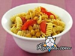 Fusilli de trigo kamut  con garbanzos y tomates