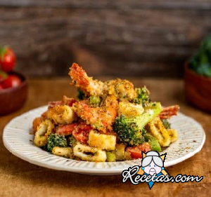 Gambas y calamares con verduras al horno