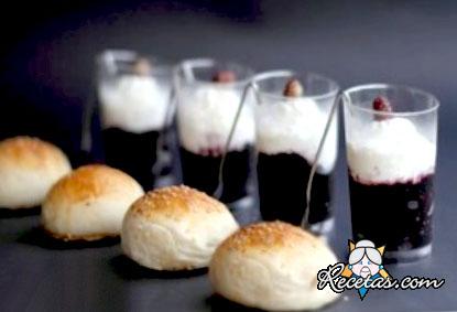 Granita de moras con crema