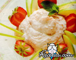 Helado de yogur con fresas