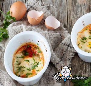 Huevos al horno con salsa y mozzarella