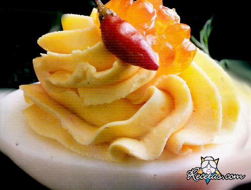 Huevos rellenos al curry