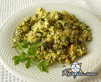 Huevos revueltos con hierbas