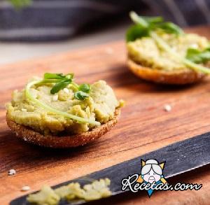 Hummus de tallos de broccoli (sin garbanzos)