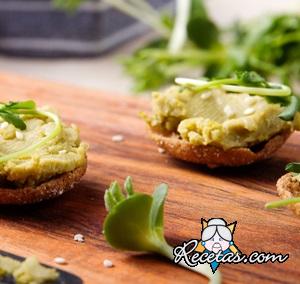 Hummus de tallos de brócoli