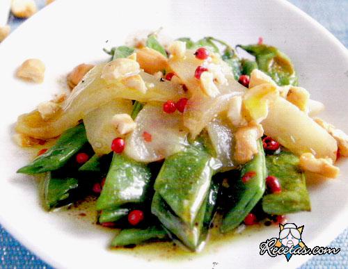 Judías con pera y anacardos