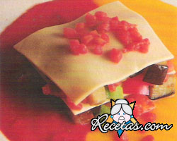 Lasagna de vegetales con salsa de morrones