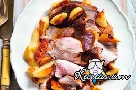 Lomo de cerdo con ciruelas y patatas