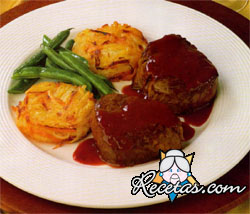 Lomo a la pimienta verde con papas a la boulangere