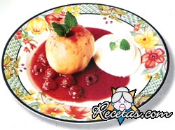 Manzanas con salsa de frambuesas