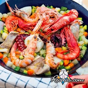 Mariscos y vegetales a la sartén