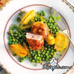 Merluza en bacon, cebolla y guisantes